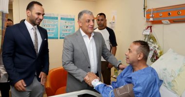 محافظ الإسماعيلية يزور رئيس مدينة القصاصين بعد تعرضه لوعكة صحية