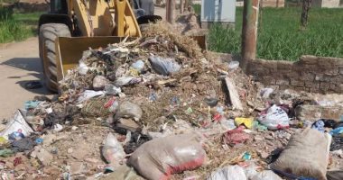رفع 100 طن قمامة ومخلفات بقرى مركز سوهاج استعدادا للعام الدراسي الجديد