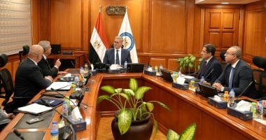 اخبار نيوز : 
                                            وزير البترول يبحث مع شركة كندية الإنتاج من مصادر غير تقليدية بالصحراء الغربية
                                        