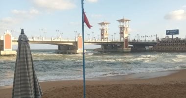 غلق كلى لشواطئ الإسكندرية بسبب اضطراب حالة البحر
