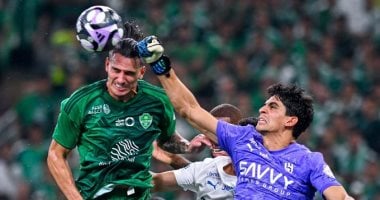 اخبار نيوز : 
                                            الأهلي يخطف تعادلا مثيرا من الهلال 3 - 3 في كلاسيكو الدوري السعودي
                                        