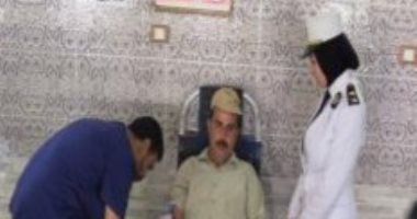 رجال الشرطة فى الشرقية يتبرعون بالدم دعما للمرضى والمصابين