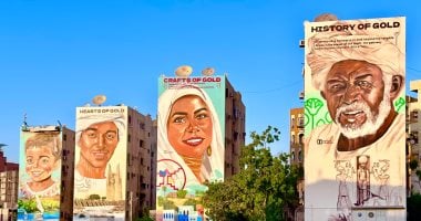 مشروع أسوان "أرض من ذهب" يتزين فى ثوبه الأخير استعداداً للافتتاح الرسمى.. زوجان شابان ينتهيان من رسم لوحات فنية على العمارات السكنية.. الجداريات تروى تاريخ درة النيل وتفتح أبواب المستقبل.. صور