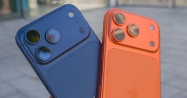 نيوز برو : 
                                            برتقالى أم أزرق غامق؟.. تقرير يقارن اللون الأمثل لجهاز iPhone 17 Pro
                                        