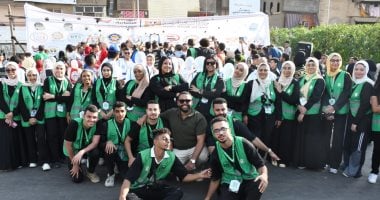 وزير الشباب ومحافظ القاهرة يدشنان مبادرة تنظيف الشوارع بالمطرية