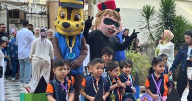 انطلاق العام الدراسى واستقبال طلاب بورسعيد بالبالونات والعرائس.. فيديو وصور