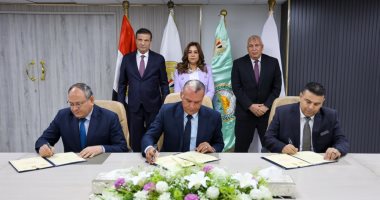 توقيع بروتوكول لإنشاء أول مركز متكامل لإنتاج الحرير الطبيعى بمدينة الخارجة
