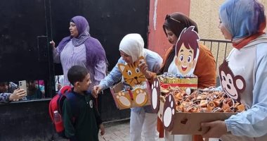 بالبالونات والحلوى.. مدارس إدارة جنوب الجيزة التعليمية تستقبل تلاميذ أولى ابتدائى "صور"
