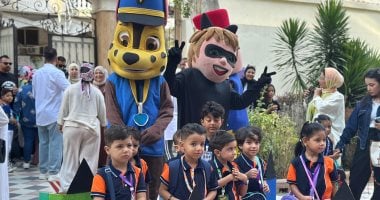 انطلاق العام الدراسى واستقبال طلاب بورسعيد بالبالونات والعرائس.. فيديو وصور