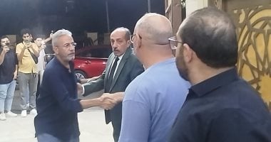 صبرى فواز ونهال عنبر ومنير مكرم يقدمون واجب العزاء للفنان أحمد صيام فى شقيقته