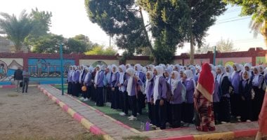 ضبط طالبة ظهرت في فيديو مشاجرة أمام مدرسة بمصر القديمة
