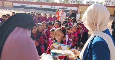 بالبالونات والهدايا.. استقبال الطلاب فى أول يوم دراسى بجنوب سيناء.. صور