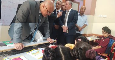 محافظ القليوبية يتفقد انتظام الدراسة بأول أيام العام الدراسى الجديد.. صور