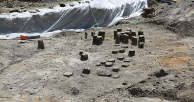 أعمدة جسر روماني عمرها 2000 عام تظهر من جديد من قاع النهر بسويسرا