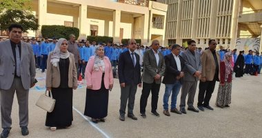 مدير تعليم المنوفية يشهد طابور الصباح وتحية العلم مع بدء العام الدراسي الجديد