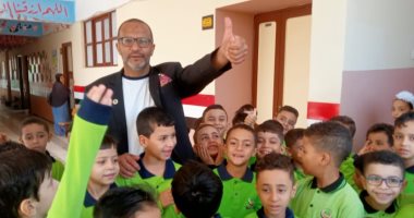 مدارس بنى سويف تستقبل طلابها بالأعلام والبلالين
