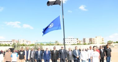 شاهد تحية العلم فى أول يوم دراسة بكلية علوم الرياضة جامعة قناة السويس.. صور