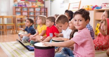 7 حيل نفسية تساعد طفلك على حب الدراسة.. لو بيحس بملل ومش عايز يذاكر