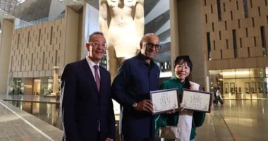 رئيس سنغافورة وقرينته يزوران المتحف المصري الكبير ومنطقة أهرامات الجيزة