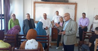 نائب رئيس جامعة دمنهور يتفقد انتظام العملية التعليمية بكليتي التربية والتجارة