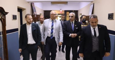 محافظ القليوبية يتفقد مدرسة إيجيبت جولد بالعبور.. ويؤكد: نموذج رائد للتعليم المزدوج