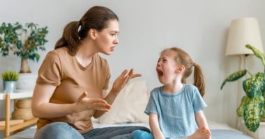 5 نصائح للأم تساعدها على التحكم فى انفعالاتها مع بداية الدراسة