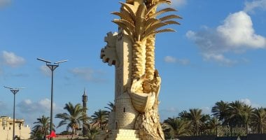 البحيرة تتجمل.. فى ذكرى انتصار أهالى رشيد على حملة فريزر.. وضع اللمسات الأخيرة على ميدان إدكو كرمز حضاري يجسد هوية المدينة وتاريخها العريق.. وإقامة تمثال كبير لتزيين الميدان بالزخارف الإسلامية وقلعة رشيد