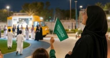 "عزنا بطبعنا" السعوديون حول العالم يحتفون بعيدهم الوطنى.. السفارة تدعو أبناء الجالية للاحتفال.. شوارع المملكة تتزين بالأعلام.. 290 حديقة تستقبل الزائرين وأكثر من 494 ألف طالب وطالبة يحييون اليوم الوطنى