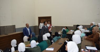 رئيس جامعة بنها يتفقد سير العملية التعليمية بكلية علوم الرياضة.. صور
