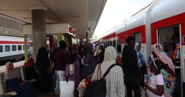 السكة الحديد تشغل الرحلة الـ 19 للعودة الطوعية للأشقاء السودانيين لوطنهم.. صور 