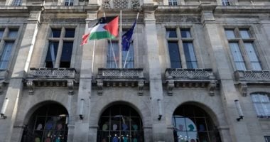 رفع العلم الفلسطينى فوق بلدية سان دونى فى فرنسا