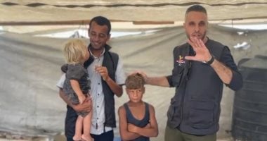 مصر تنتصر للبراءة.. رعاية عاجلة لطفل غزة الذي حمل شقيقه تحت القصف.. فيديو