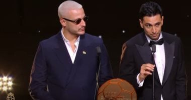 دى جى سنيك يظهر بعلم فلسطين فى البث المباشر لحفل الكرة الذهبية.. فيديو