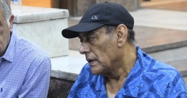 كتف بكتف.. مجلس نقابة المهن التمثيلية يقدمون واجب العزاء لـ أحمد صيام فى شقيقته