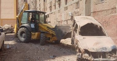 رفع 2000 مركبة متهالكة من محيط مدرسة ترسا الجديدة فى حى الطالبية.. صور