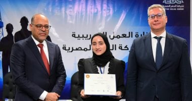 نيوز برو : 
                                            وزيرا البترول والعمل يُسلمان شهادات لأوائل خريجى دورات تدريب مجانية
                                        