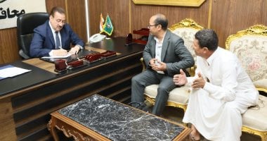 محافظ المنوفية يلتقى عددا من الحالات الإنسانية ويقرر صرف مساعدات مالية وعينية