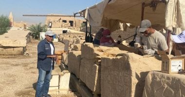 مدير آثار الأقصر يتابع العمل بمشروع ترميم الكتل الأثرية بمصاطب الكرنك.. صور