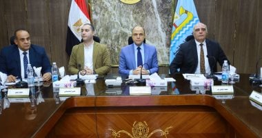 محافظ كفر الشيخ يناقش موضوعات وقرارات خدمية وتنموية بالمجلس التنفيذي