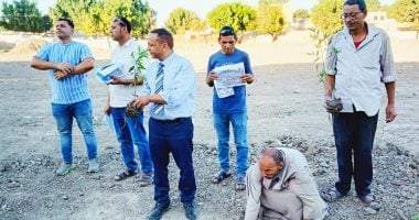 فيها حاجة حلوة.. أهالى قرية شرنوب بالبحيرة يطلقون مبادرة لتنظيف وتشجير القرية تحت شعار " بلدنا جميلة".. رفع آلاف من أطنان القمامة من محيط المقابر.. وخطة متكاملة لتشجير مداخل وطرقات القرية بالنباتات المثمرة