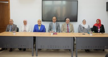 رئيس جامعة دمنهور يستقبل وفد مركز الخدمات الإلكترونية والمعرفية بالأعلى للجامعات