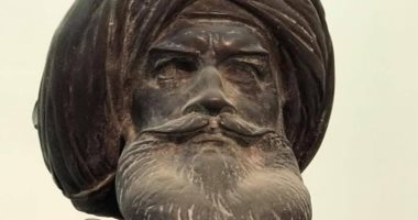 حكاية تمثال محمد على باشا فى ميدان المنشية.. نحته الفنان "هنرى جاكمار" بتكليف من الخديوى إسماعيل وتم عرضه فى باريس ثم نقله إلى الإسكندرية.. وخبير: نسخة مصغرة موجودة بمتحف الفنون الجميلة.. صور