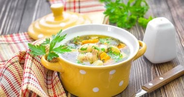 طريقة عمل شوربة الخضار بالدجاج.. وجبة خفيفة وصحية