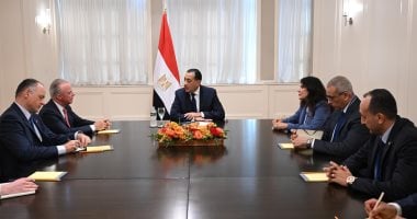 رئيس الوزراء يبحث مع رئيس شركة "بوينج" العالمية سبل التعاون المشترك