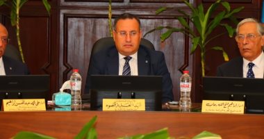 رئيس جامعة الإسكندرية يوجه بتهيئة بيئة جامعية متكاملة وتعزيز الأنشطة الطلابية