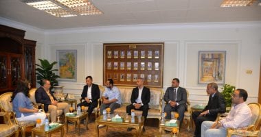 محافظة أسيوط تتعاون مع شركة صينية في مجالات الأعلاف والثروة الحيوانية.. تفاصيل