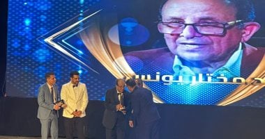 تكريم أستاذ الإخراج مختار يونس فى ختام بورسعيد السينمائى