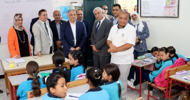 محافظ الإسماعيلية يتابع انتظام سير العملية التعليمية بمدارس المحافظة