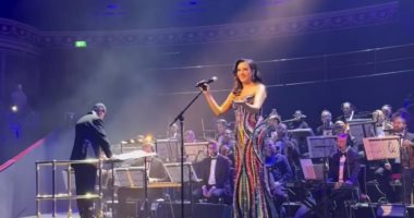 أنغام تغنى سيبتلى قلبى لأول مرة والجمهور يرددها بحفل ألبرت هول (صور)