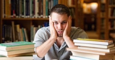 لو حاسس بالكسل أغلب الوقت.. 5 حيل نفسية تحفزك على المذاكرة